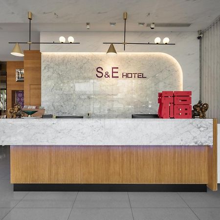 S&E Hotel Тайнань Екстер'єр фото