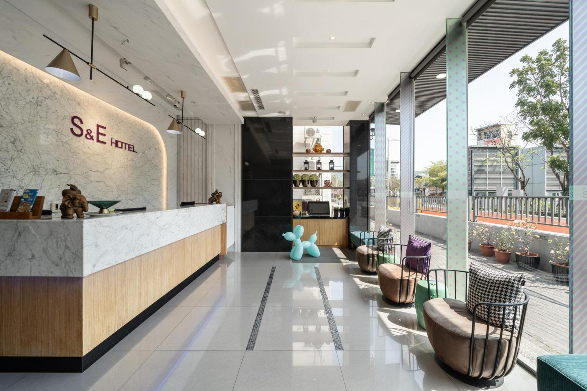 S&E Hotel Тайнань Екстер'єр фото